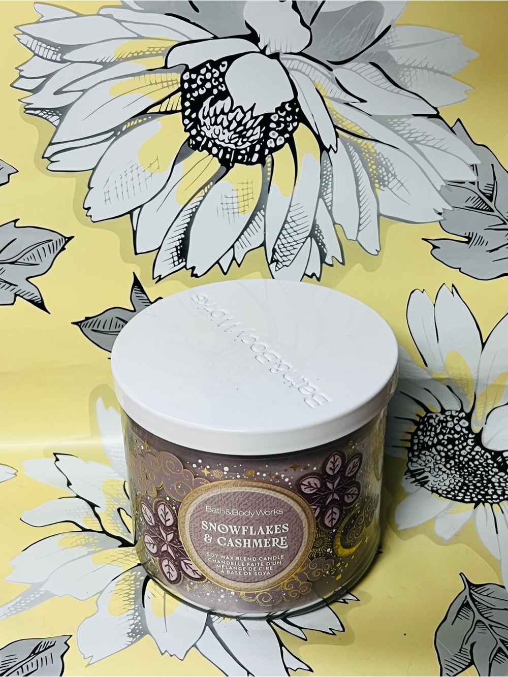 Bath & Body Works Snowflakes & Cashmere Candle